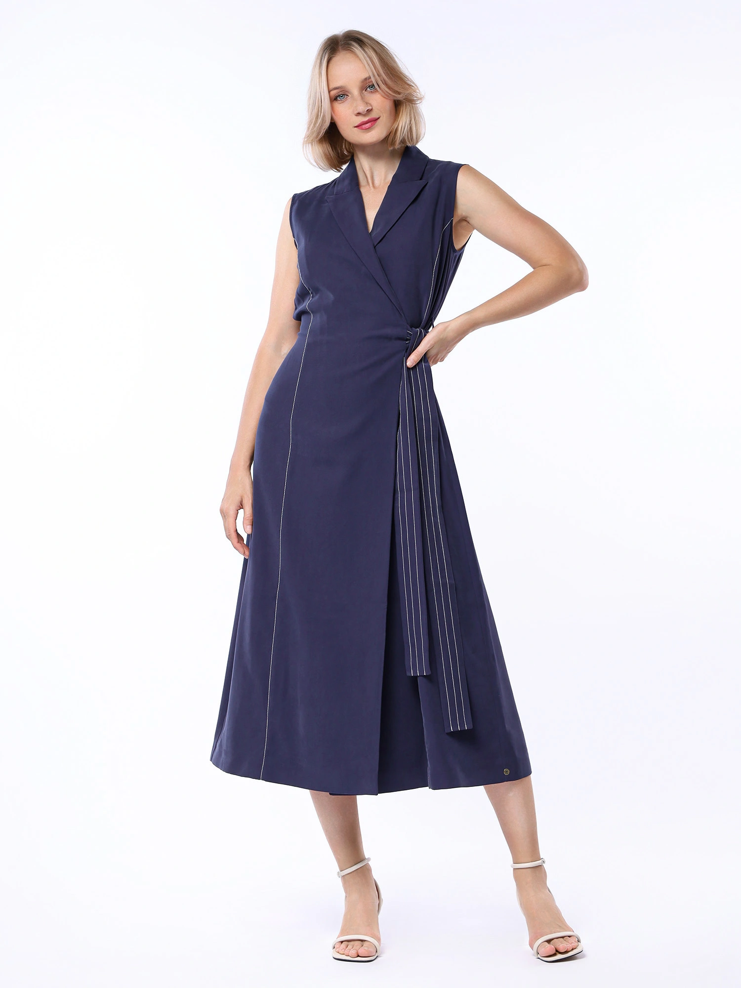 Платье темно-синего цвета из смесовой вискозы расклешенного кроя